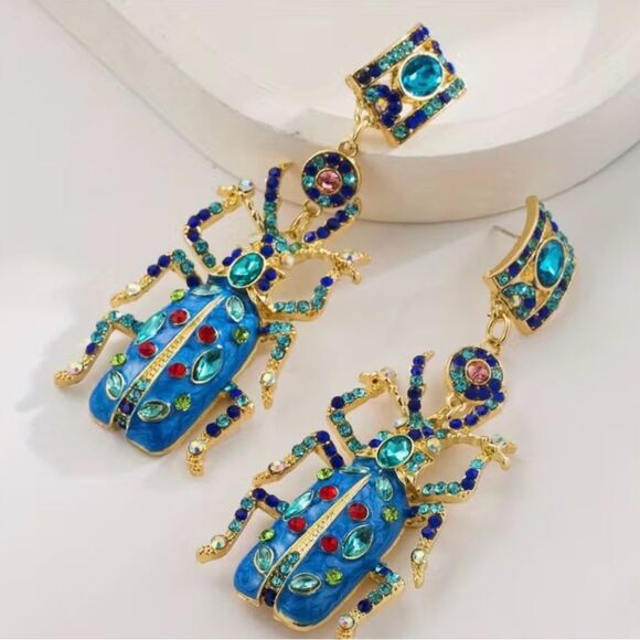 💙 Heidi DAUS Unique & Colorful Swarovski Crystal Blue Beetle Drop Earrings 💙 - Picture 1 of 8